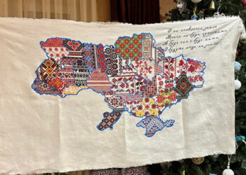 7 месяцев работы, 60 тысяч швов и 300 тыс грн: жительница Днепра вышила уникальную карту Украины – Дніпро