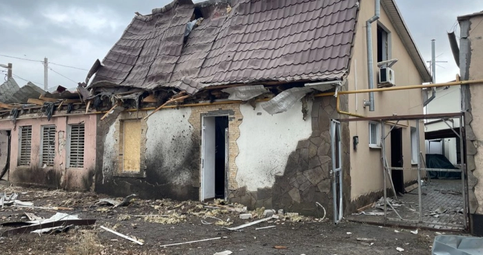 Будинок у середмісті Херсона після обстрілів російських військ