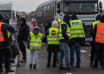 Блокада на кордоні: польські фермери погрожують перекрити проїзд | АВТО НОВИНИ |