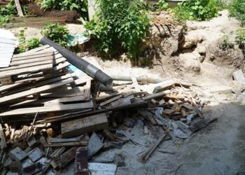 Будова на Шпитальній – у забудованика провели обшук, кажуть у поліції