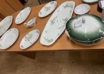 Через кордон на Львівщині намагалися незаконно перевезти посуд, який може становити антикварну цінність