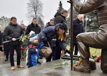 Черкащани вшанували пам’ять загиблих захисників Донецького аеропорту – Новини Черкасс