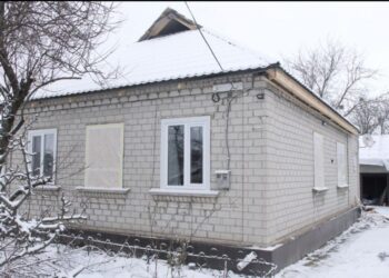 У Смілі розпочали встановлювати першу партію вікон у будинках, пошкоджених через російський удар – Новини Черкасс
