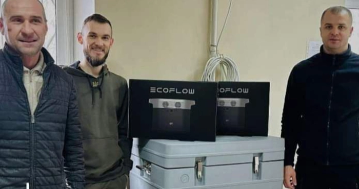 Портативні зарядні станції для медичної установи Херсона. Фото: Херсонська обласна військова адміністрація/Telegram.