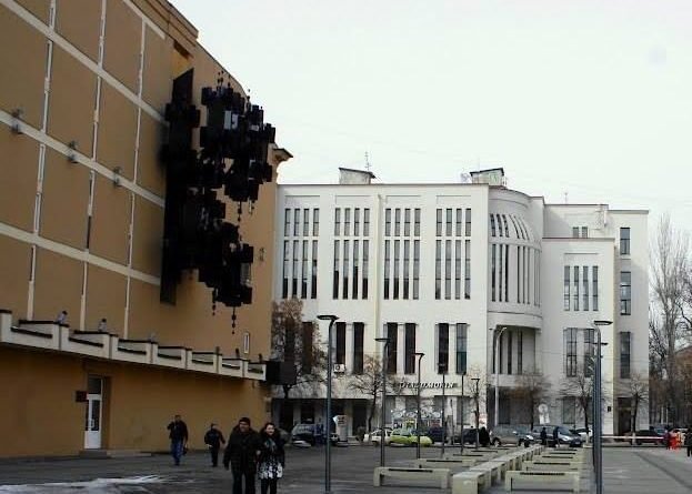 Новости Днепра про История необычного «дома с люстрой» в центре Днепра: планировался как отель, но стал коммуналкой (ФОТО)