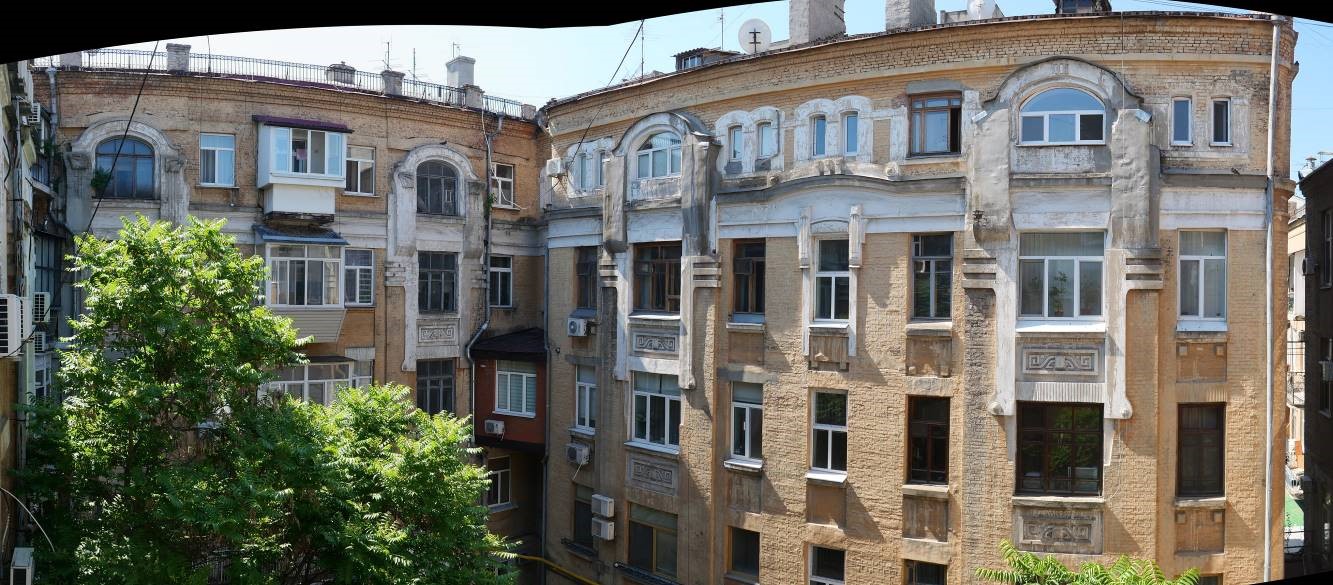 Новости Днепра про История необычного «дома с люстрой» в центре Днепра: планировался как отель, но стал коммуналкой (ФОТО)