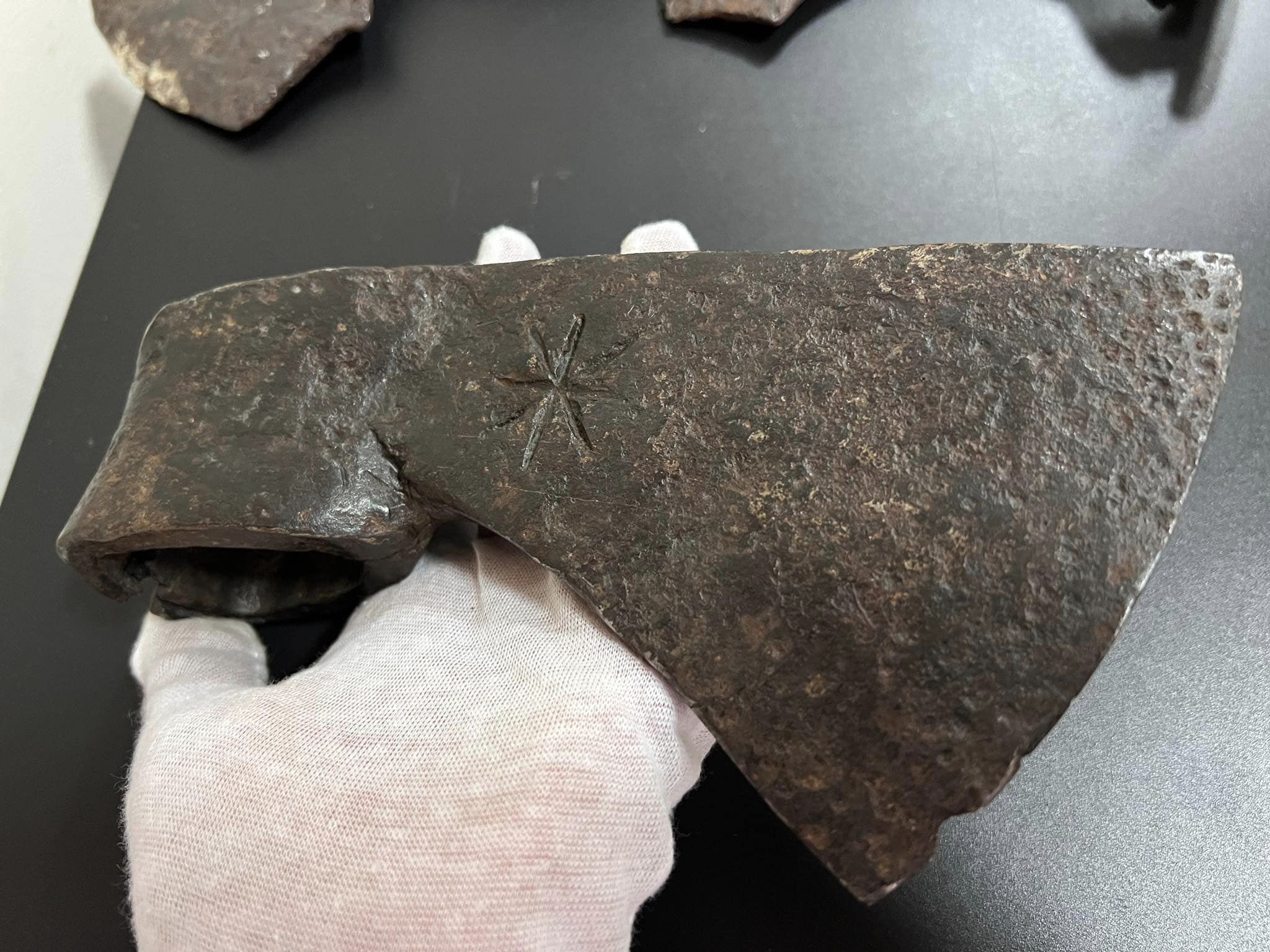 Новости Днепра про Из Днепра в США хотели незаконно переслать уникальные древние топоры времен Киевской Руси