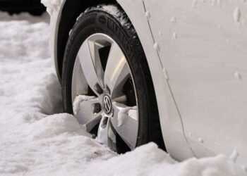 Як витягнути авто зі снігу за допомогою троса: інструкція | АВТО НОВИНИ |