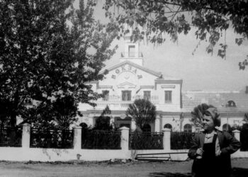 Как более 50 лет назад выглядела Лоцманская станция в Днепре: рынок у перрона и дом со шпилем (ФОТО) – Дніпро