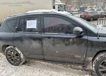 «Куча го**а вместо мозгов»: в Днепре водителям на авто оставляют красноречивые послания – Дніпро