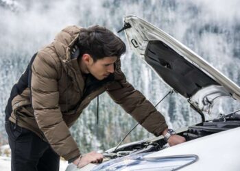 Лайфхаки для водіїв, які допоможуть пережити зиму без аварій