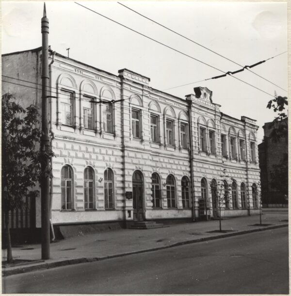 Новости Днепра про Лечили электричеством и водами: как выглядела исчезнувшая больница в центре Днепра (ФОТО)