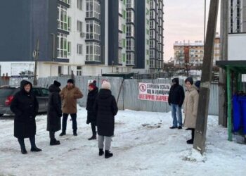 Мешканці новобудови цілодобово чергують аби “Львівобленерго” не відімкнув світло через борги забудовника