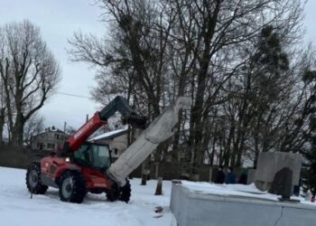 На Червоноградщині демонтували останній пам’ятник радянського періоду — Львівщіна