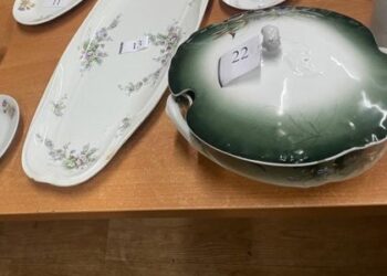На Львівщині затримали латвійця, який вивозив контрабандою антикварний посуд