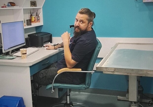 Одесский ветеринар, который потерял на войне две ноги, вернулся на работу  - фото