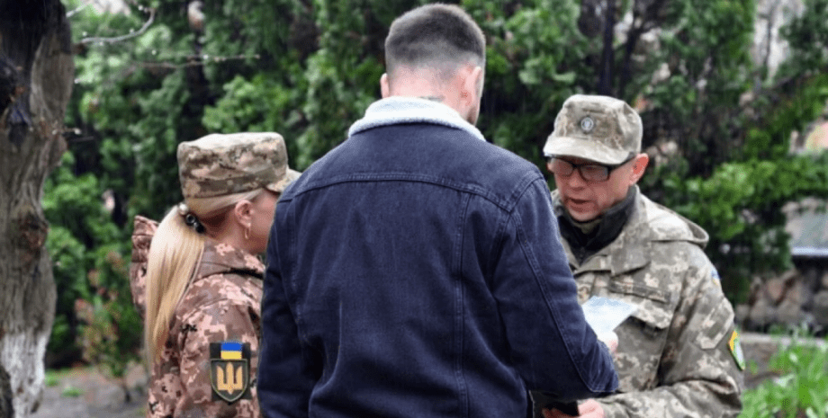 Новости Днепра про Омбудсмен рассказал, имеют ли право представители ТЦК задерживать людей и проверять документы