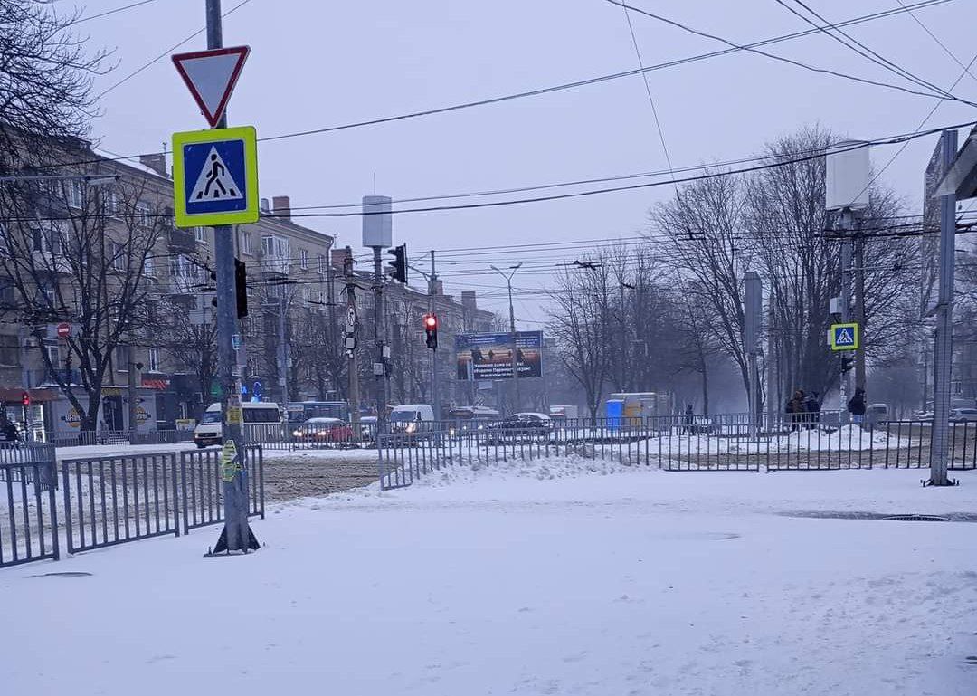 Новости Днепра про По заснеженным дорогам Днепра путешествовали велосипедисты, скутеристы и другие экстремалы (ВИДЕО)