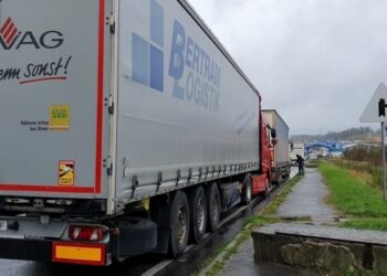 Поляки відновили рух вантажівок на двох пунктах пропуску Львівщини