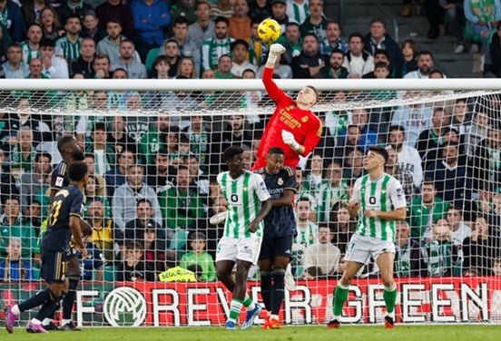 Реал залишився без Куртуа, захисники постійно ламаються. А він має найкращу оборону за 50 років