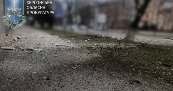 Наслідки обстрілів Херсона. Фото: Херсонська обласна пркуратура.