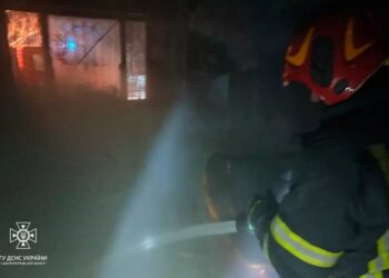 Шестерых людей спасли из горящего дома под Павлоградом: есть погибший – Дніпро