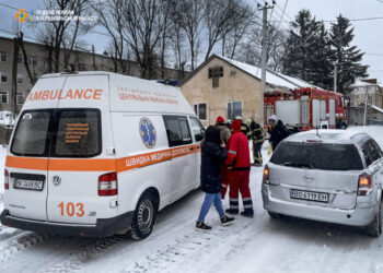 Швидка застрягла у снігу в Заліщиках