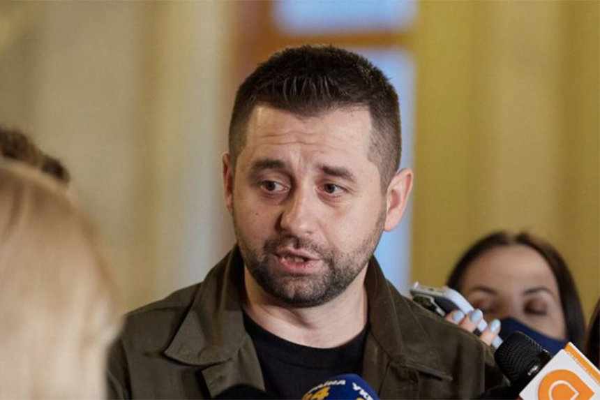 Новини Вінниці / Скласти мандат хочуть 17 нардепів зі «Слуги народу»: Арахамія каже про наближення кризи ВР