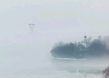 Словно облака спустились на землю: в сети показали сказочные фотографии туманного Днепра (ФОТО) – Дніпро