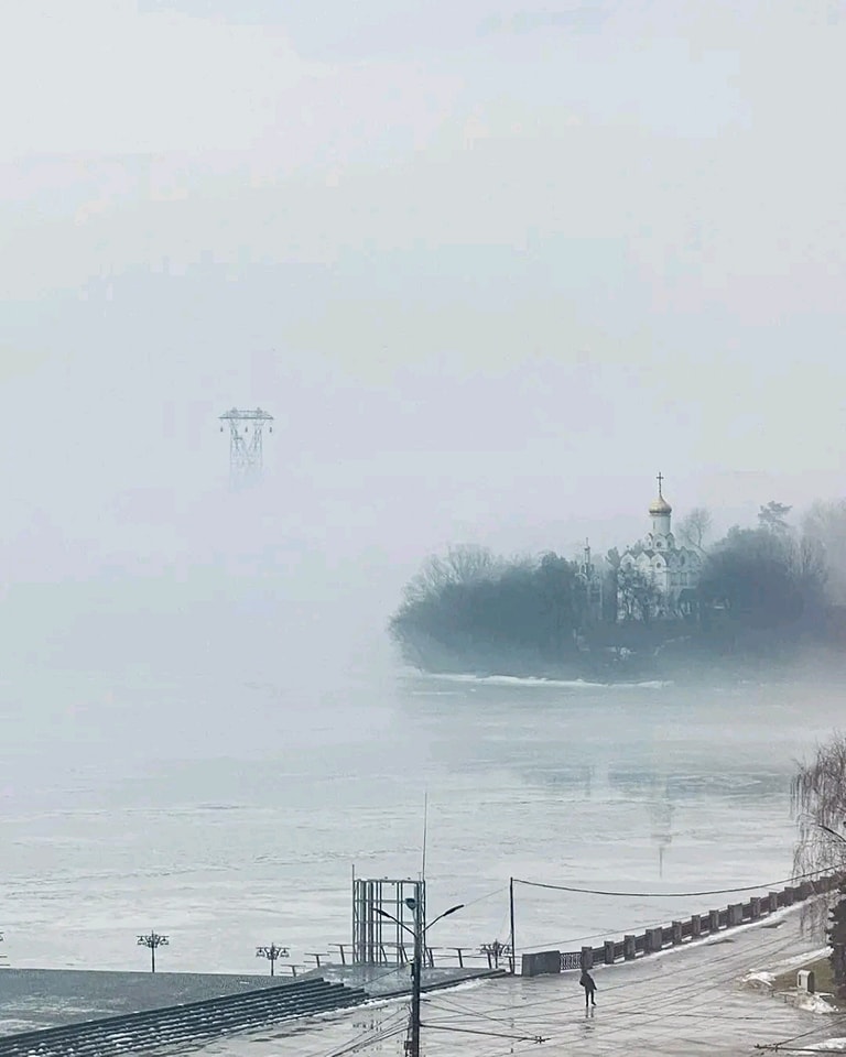 Новости Днепра про Словно облака спустились на землю: в сети показали сказочные фотографии туманного Днепра (ФОТО)
