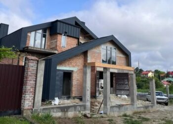 Суд закрив справу щодо будинку, який подарували сину львівського військкома