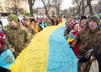 У Львові до Дня Соборності встановили рекорд України, розгорнувши найбільший прапор з підписами військових