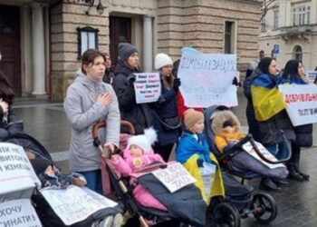 У Львові дружини військових ушосте влаштували мітинг на підтримку демобілізації