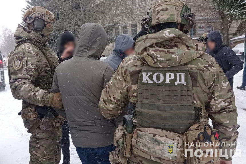 Новини Вінниці / У Немирові на Вінниччині затримали секретаря та помічника судді на вимаганні хабаря за «вірне рішення»