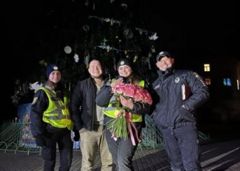 У Тернополі поліцейський у новорічну ніч оригінально освідчився своїй колезі | Терміново новини Тернополя