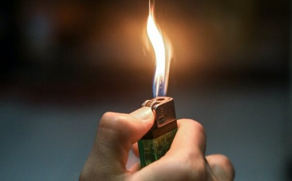 Новости Днепра про В Днепре 7-летняя девочка подожгла на себе платье и получила серьезные ожоги