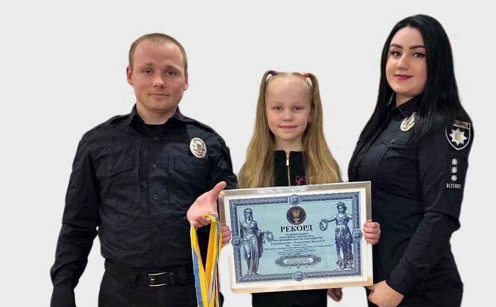 Новости Днепра про В Днепре 7-летняя воздушная акробатка установила рекорд Украины, от которого в жилах стынет кровь