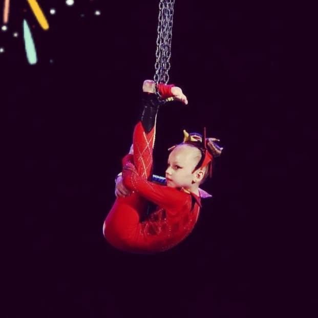 Новости Днепра про В Днепре 7-летняя воздушная акробатка установила рекорд Украины, от которого в жилах стынет кровь