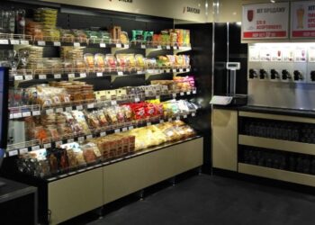 В Днепре за кражу алкоголя и вяленого мяса из «Море Пива» судили доцента университета – Дніпро