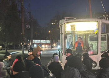 В Кривом Роге жители общежитий перекрыли дороги, потому что им отключили электричество: подробности – Дніпро