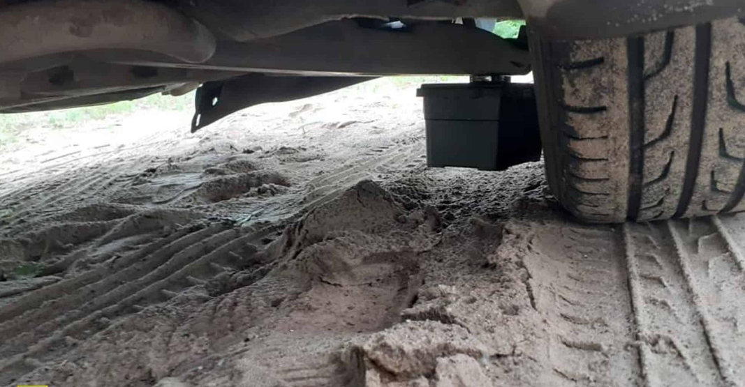 Новости Днепра про В одном из районов Днепра под автомобилем обнаружили предмет, похожий на взрывчатку: комментарий полиции