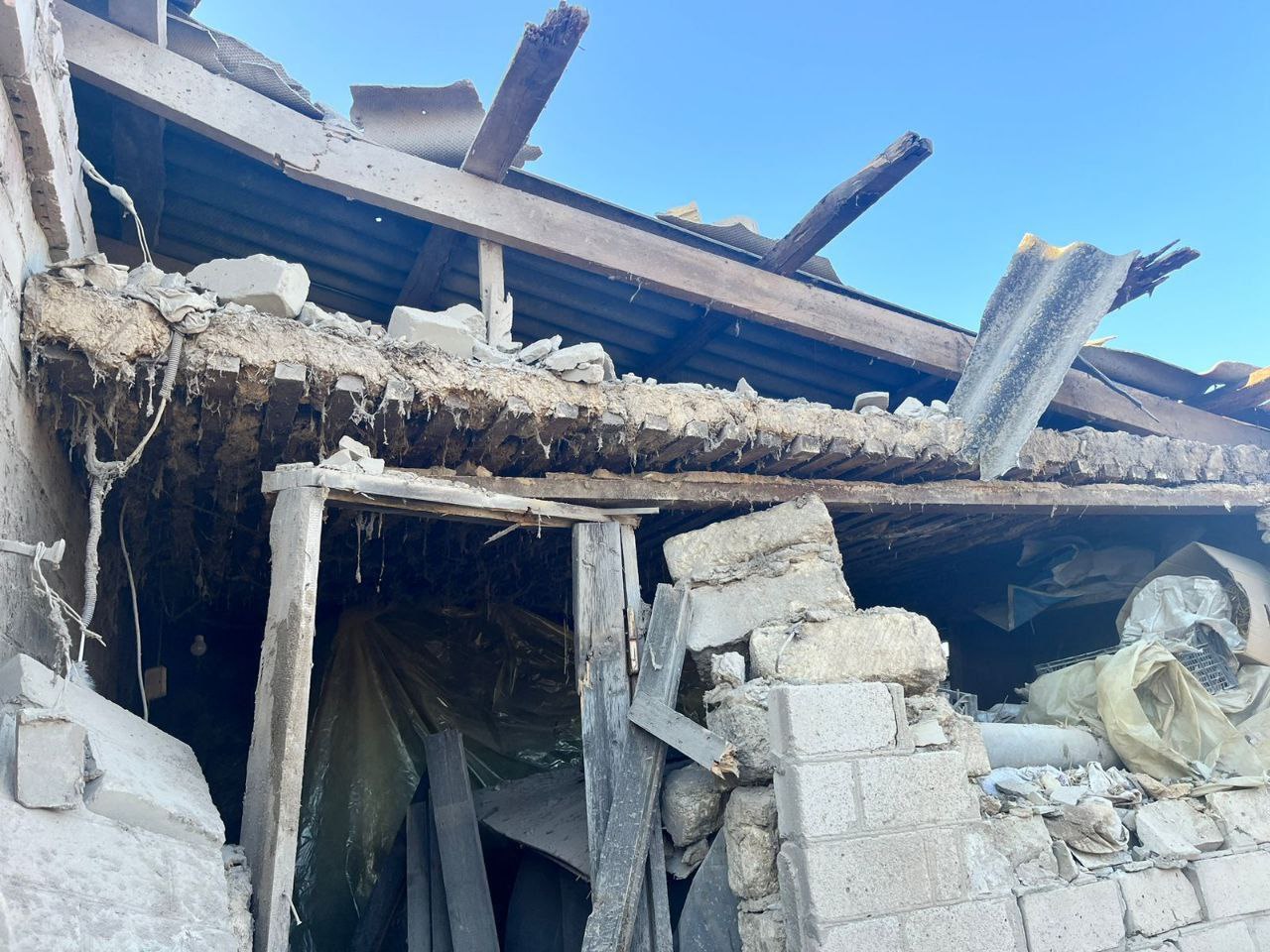 Новости Днепра про В Синельниковском районе ракета попала около частного дома: что известно