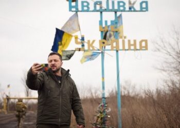 Зеленський відвідав позиції Сил оборони в Авдіївці