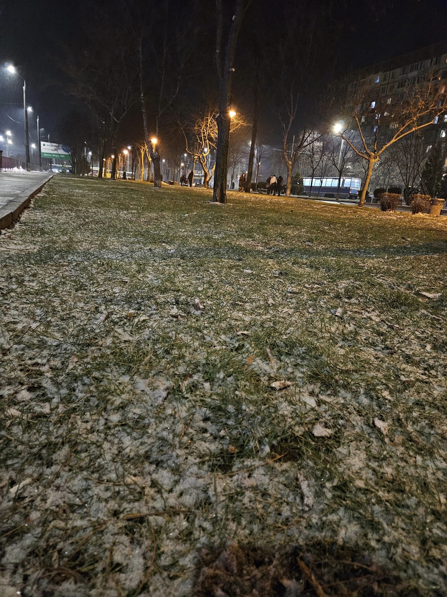 Новости Днепра про Жители Днепра оставляют послания на первом январском снегу (ФОТО)