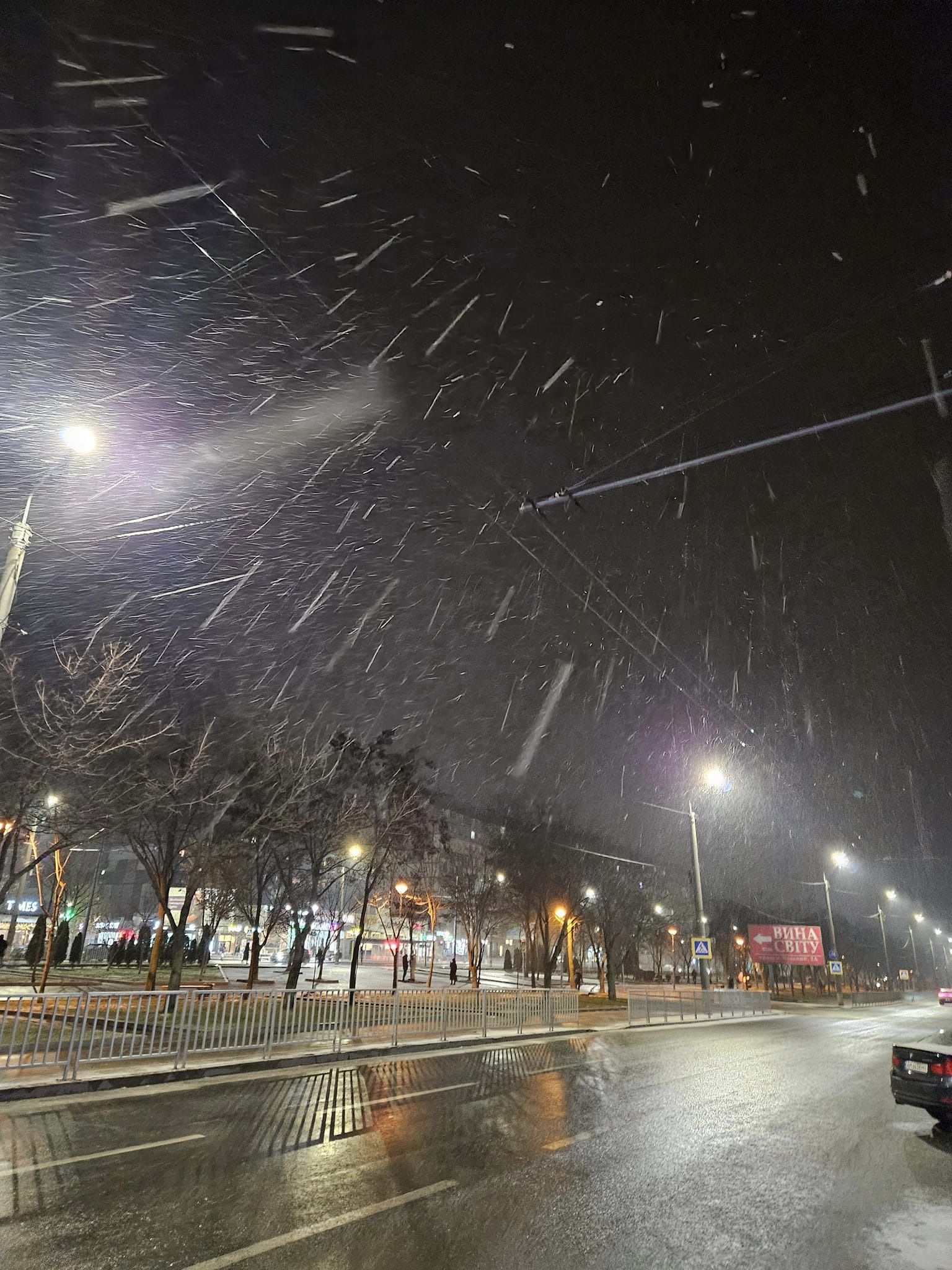 Новости Днепра про Жители Днепра оставляют послания на первом январском снегу (ФОТО)