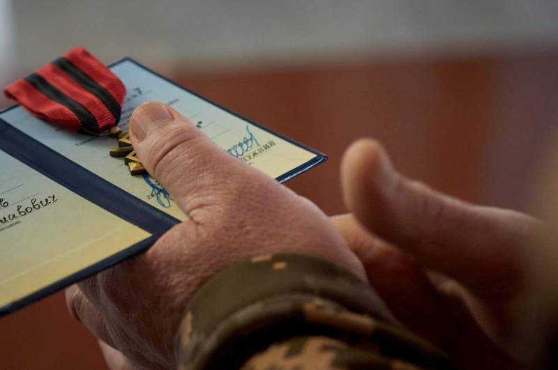 Нагорода в руках захикника