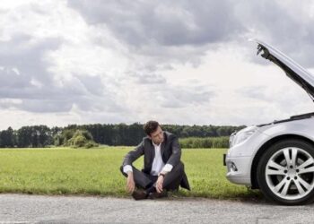 6 помилок за кермом, які шкодять вашому авто | АВТО НОВИНИ |