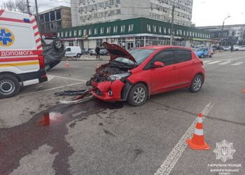 Авто перевернулось на крышу: в полиции рассказали подробности ДТП у речпорта в Днепре – Дніпро