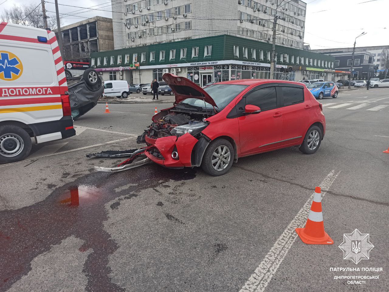 Новости Днепра про Авто перевернулось на крышу: в полиции рассказали подробности ДТП у речпорта в Днепре