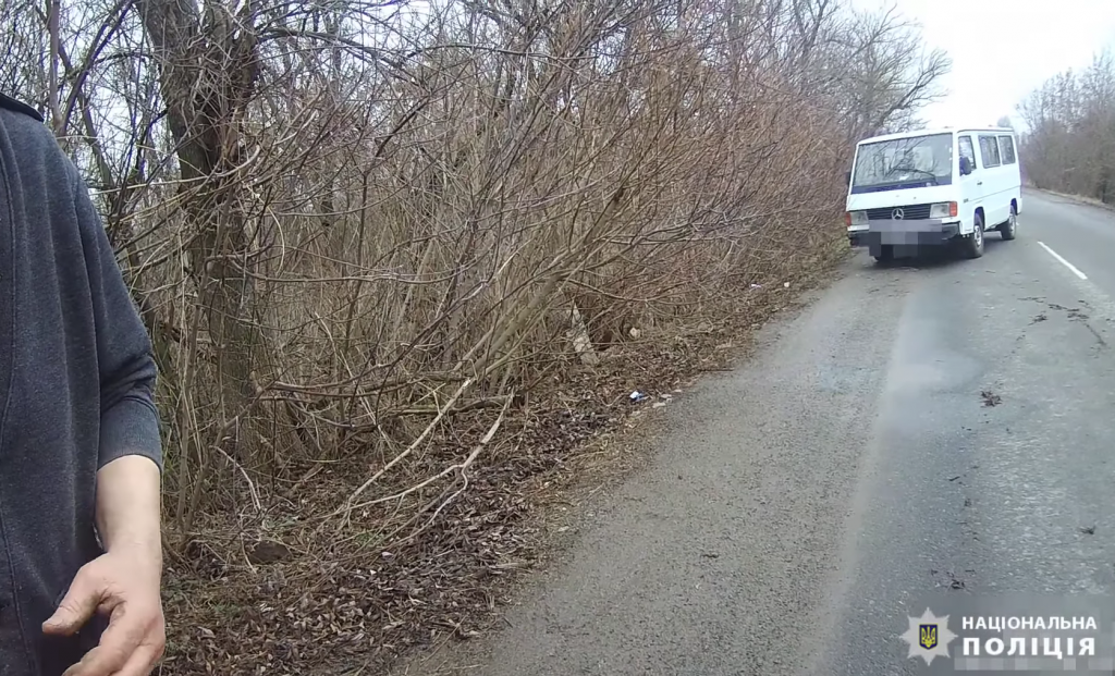 Авто посеред доороги